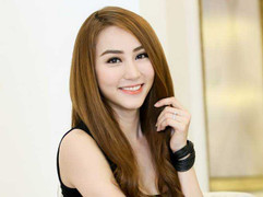 Ngân Khánh hỏi ý kiến bạn trai trước khi trút xiêm y trong phim