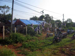 Rà phế liệu đụng trúng bom, 2 người chết thảm