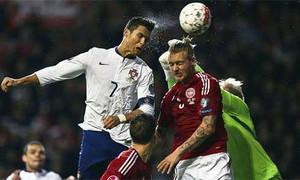 Ronaldo giải cứu Bồ Đào Nha từ 'cõi chết'