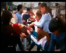 Giật mình những vụ bạo lực học đường khủng khiếp như phim hành động