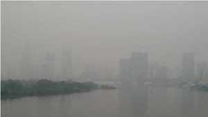 Sương mù bao phủ Sài Gòn, ô tô tông đuôi nhau