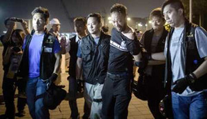 Đánh người biểu tình, sĩ quan cảnh sát Hong Kong bị đình chỉ