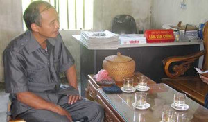 'Xén' tiền xây nhà vệ sinh, 2 cán bộ xã bị bắt