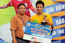 Bị sao U19 Việt Nam 'lấy chỗ', tiền đạo U21 SLNA mất tiền oan