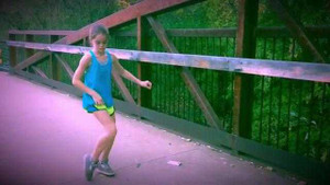 Há hốc mồm với khả năng nhảy mê hoặc của bé gái