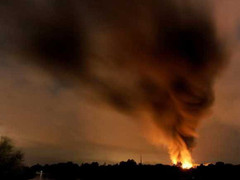 Video: Nổ kho hoá chất rung chuyển một góc TP.HCM