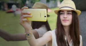 Top 3 smartphone tầm trung 'tự sướng' tốt nhất