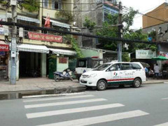 Một tài xế taxi gục chết trên vô lăng