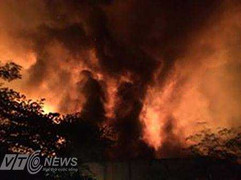 Một đêm dập lửa cứu đám cháy dữ dội đỏ góc trời Hà Nội