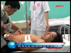 Nhóm học sinh cầm dao truy sát người va quệt xe