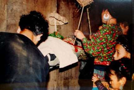 Kinh hoàng hủ tục treo người chết trên đỉnh Tà Si Láng