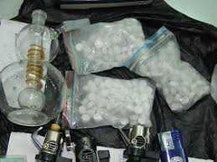 Vượt biên mua 'đá' về sử dụng