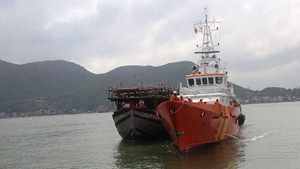 Giải cứu tàu cá cùng 34 thuyền viên gặp nạn trên biển