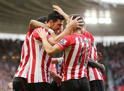 Southampton gây sốc, hạ nhục Sunderland