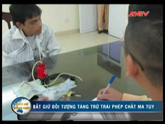 Clip: Dừng xe không biển phát hiện ma túy trong cốp xe