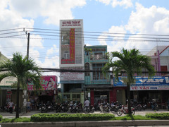 Cướp khống chế vợ bác sĩ, 'khoắng' sạch tiền vàng