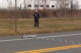 Máy rải đinh tự động của cảnh sát hoạt động ra sao?