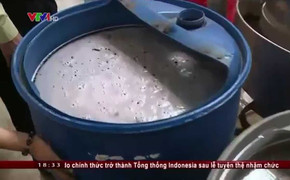 'Phù phép' nước lã thành dấm trong vài giây