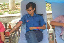 Hàng nghìn sinh viên Kinh tế hào hứng hiến máu tình nguyện