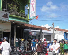 Dân đổ xô bán vàng vì tin đồn thất thiệt