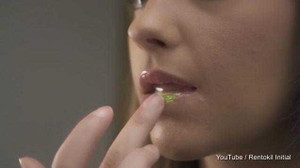 Xem vi khuẩn lan cực nhanh từ bồn cầu tới... miệng người