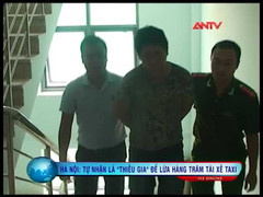Thiếu gia Hà thành mang đô-la âm phủ đi lừa taxi