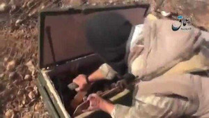 Clip: Phiến quân Hồi giáo khoe vũ khí lấy được của Mỹ