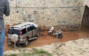 Xe 7 chỗ gặp nạn trên đường cao tốc Nội Bài - Lào Cai