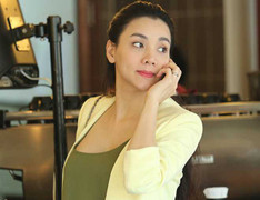 Trang Nhung lộ bụng bầu 3 tháng khi ra phố