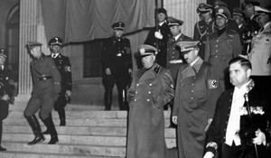 Phát hiện hàng ngàn chiếc kem in hình Hitler, Mussolini