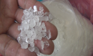 Nghệ An: Bắt nóng đối tượng vận chuyển 1kg ma túy đá