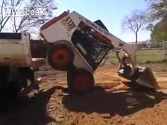 Clip: Điều khiển máy xúc siêu đẳng