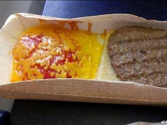 Những món ăn 'không nuốt nổi' trên máy bay