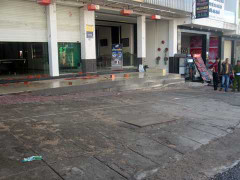 Can ngăn đánh nhau, một chiến sỹ bị đâm thủng tim