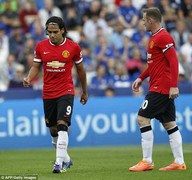 Man Utd gặp họa: Rooney, Falcao thay nhau chấn thương