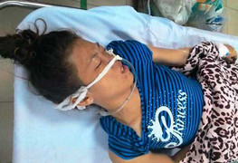 Nữ giáo viên uống thuốc độc tự tử trước phòng hiệu trưởng