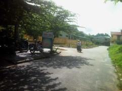 Kẻ biến thái đâm vào đùi nữ sinh xuất hiện trở lại