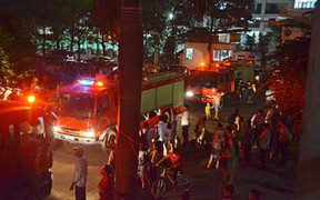 Hà Nội: Cháy kho chứa thuốc trên tầng 11 chung cư