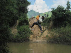 Đu dây qua sông tử vong: Bộ trưởng Thăng cũng 'sốt ruột lắm'