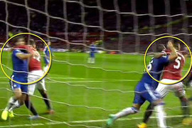 Man Utd được trọng tài quá ưu ái
