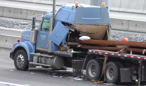 Lái xe rơ-mooc phanh khẩn cấp dễ mất mạng