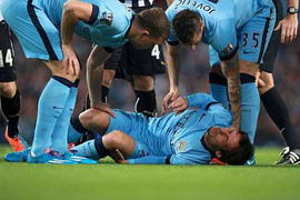 Ba ngày trước derby thành Manchester: Chia nửa buồn vui