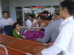 Nổ lựu đạn đồ chơi, 2 học sinh nhập viện