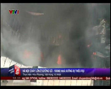 Clip: Cháy lớn xưởng gỗ ở Hà Nội