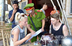 Ngừng phát tờ rơi, du khách lại bị cướp ở Sài Gòn