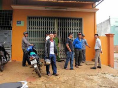 Nhà 1 phó chủ tịch phường bị ném bom xăng