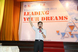 Diễn giả nổi tiếng dạy sinh viên cách vượt qua điểm yếu