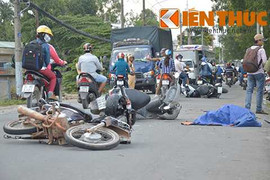 Bị truy đuổi, kẻ buôn lậu gây tai nạn liên hoàn