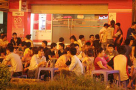 Những vỉa hè ‘sinh ra tiền’ ở Hà Nội