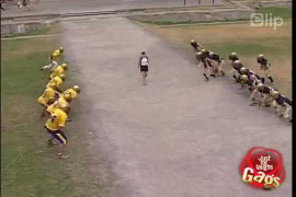 Tình huống hài vỡ bụng trên sân bóng bầu dục